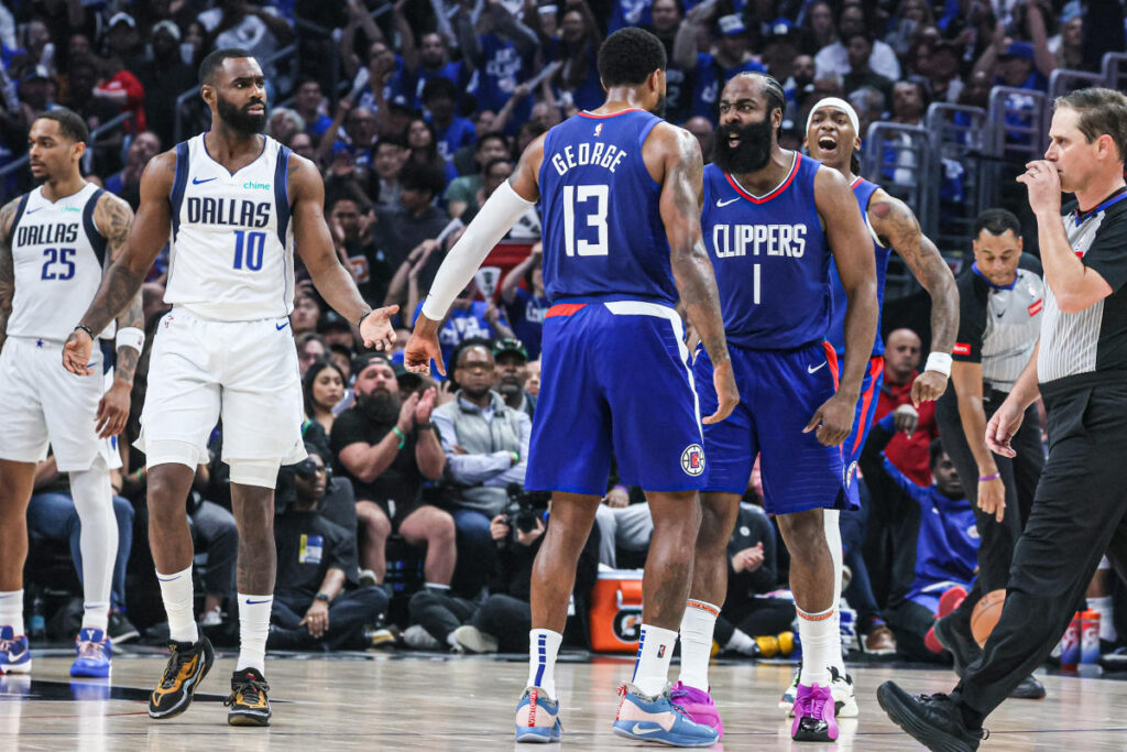 NBA playoffs: Clippers dismantle Mavericks with Kawhi Leonard in street clothes