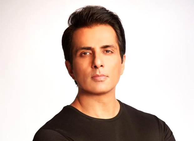 Sonu Sood aids free IAS coaching scholarships to the underprivileged, says, “IAS ban, desh bana” : Bollywood News