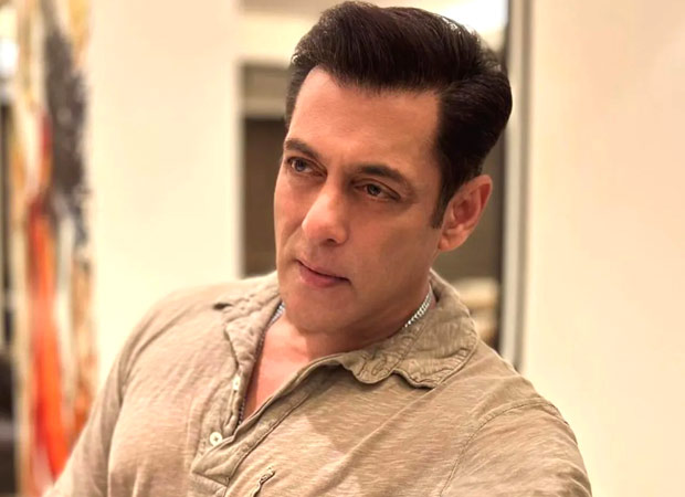 Salman Khan receives another major threat as bikers fire gunshots at his Mumbai residence : Bollywood News