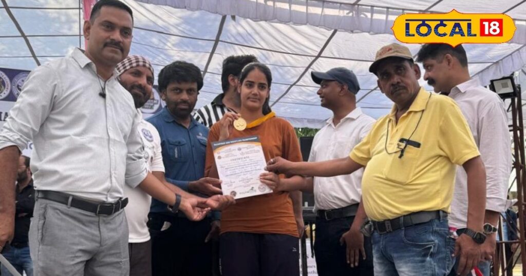 Bharatpur’s daughter Vineeta won gold medal in the State Arm Wrestling Championship – News18 हिंदी