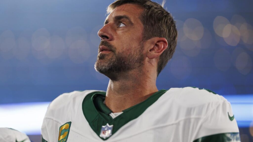 Aaron Rodgers arrives at start of Jets’ voluntary offseason program