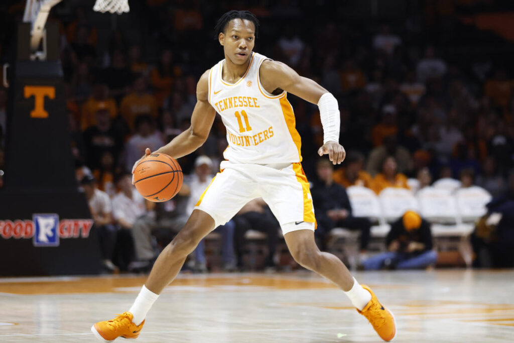 Jordan Gainey sinks wild buzzer-beater to lift No. 1 Tennessee past Illinois