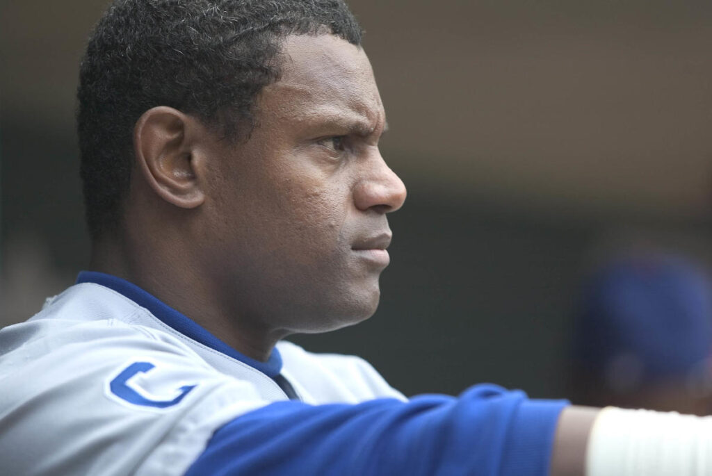 Cubs publicly reuniting with slugger Sammy Sosa at fan convention after he releases apology statement