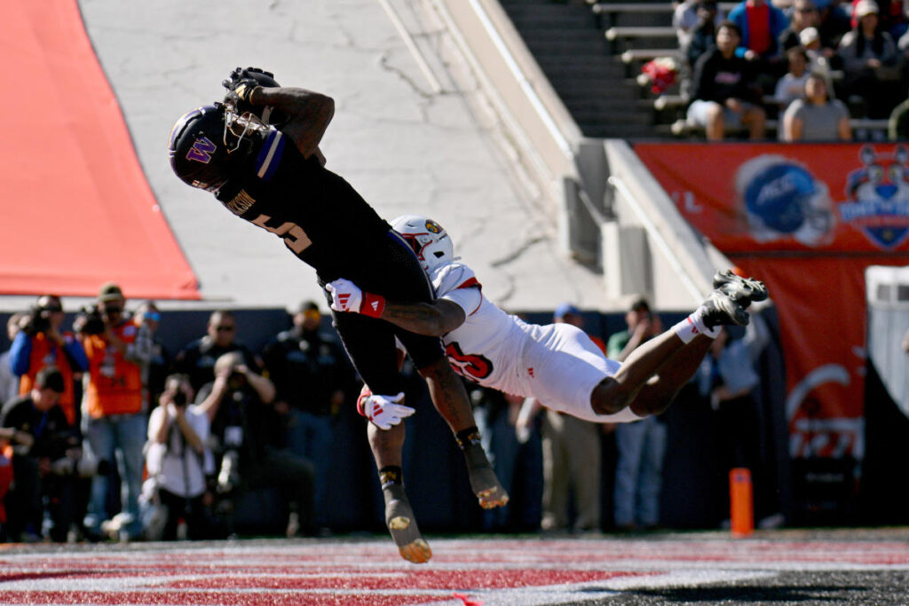 Louisville wins Sun Bowl 35-34 after Washington fails on 2-point conversion going for win