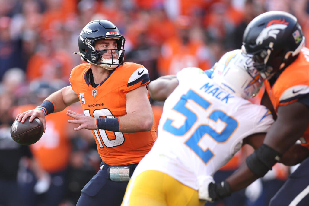 Broncos vs. Chargers score, live updates: Denver looks to clinch first playoff berth since Super Bowl 50 win, in Los Angeles