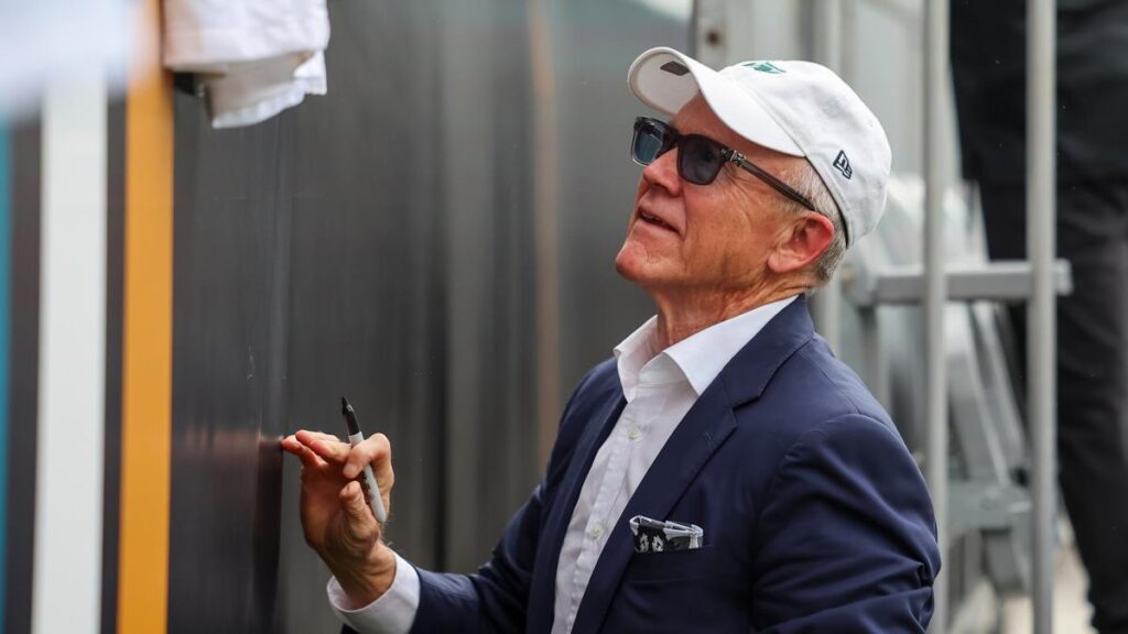 Report: Woody Johnson, family members criticized players inside the locker room