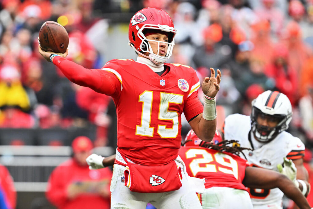 Chiefs QB Patrick Mahomes a full participant at practice after ankle sprain ahead of game vs. Texans