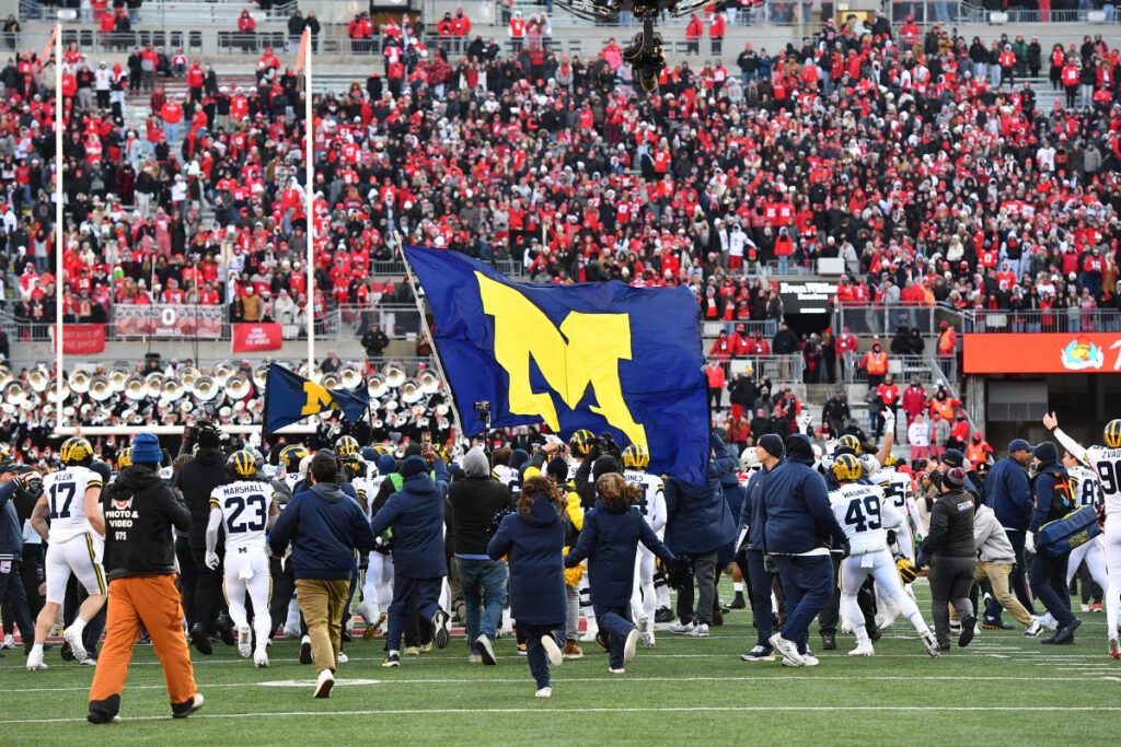 Sherrone Moore does flag-planting gesture at Michigan basketball game, one week after beating Ohio State