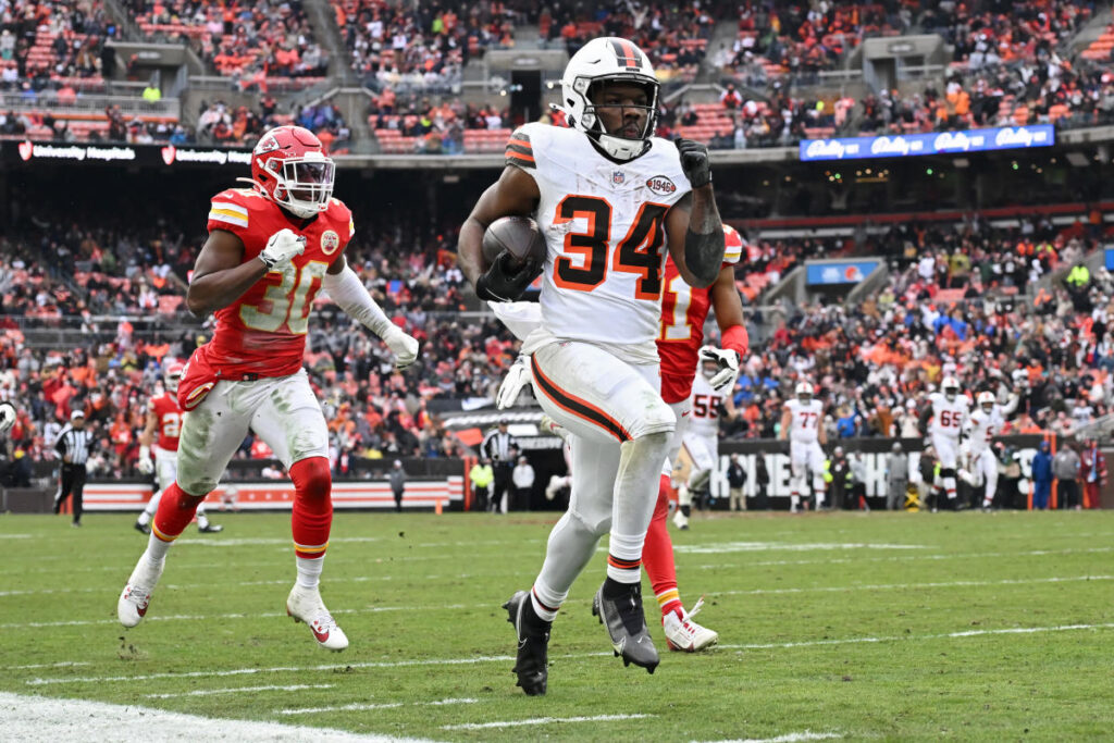 Fantasy Football Week 16: Top waiver wire pickups ahead of the fantasy playoff semifinals