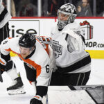 Flyers lose 3rd straight, fall to 2-5-1 in December