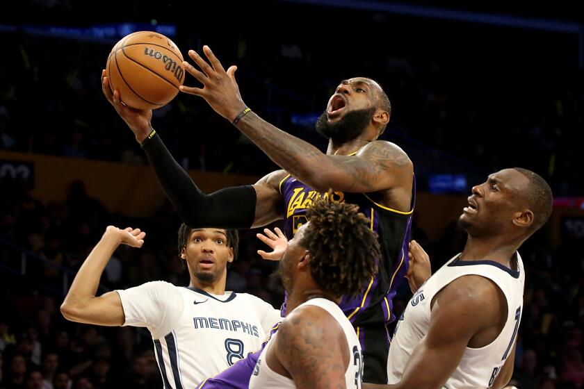 Letters to Sports: Lamenting the Lakers’ situation