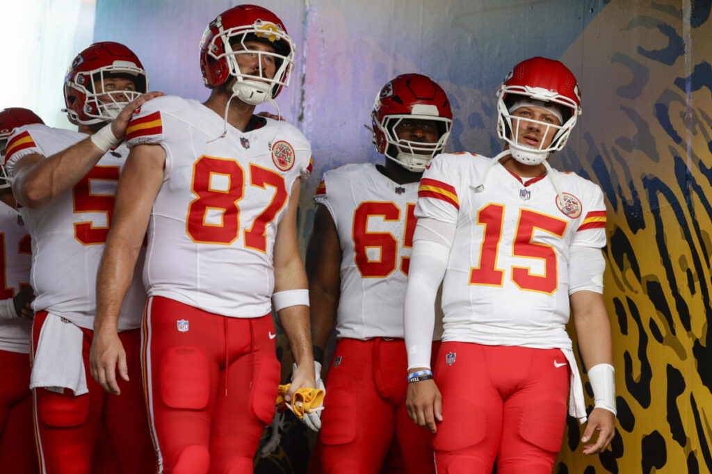 Chiefs vs. Steelers score, live updates: Kansas City looks to clinch AFC No. 1 seed on Christmas Day Netflix NFL special