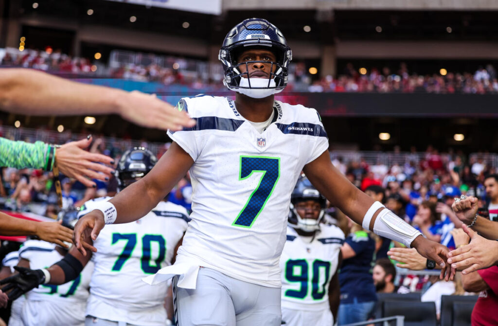 Seahawks vs. Bears score, live updates: Seattle needs a win to keep playoff hopes alive in final Thursday Night Football game of the year