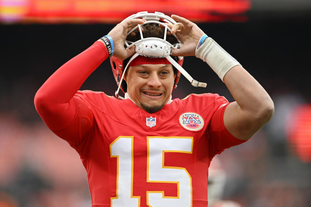 Patrick Mahomes reportedly diagnosed with ‘mild’ high ankle sprain, but could practice this week