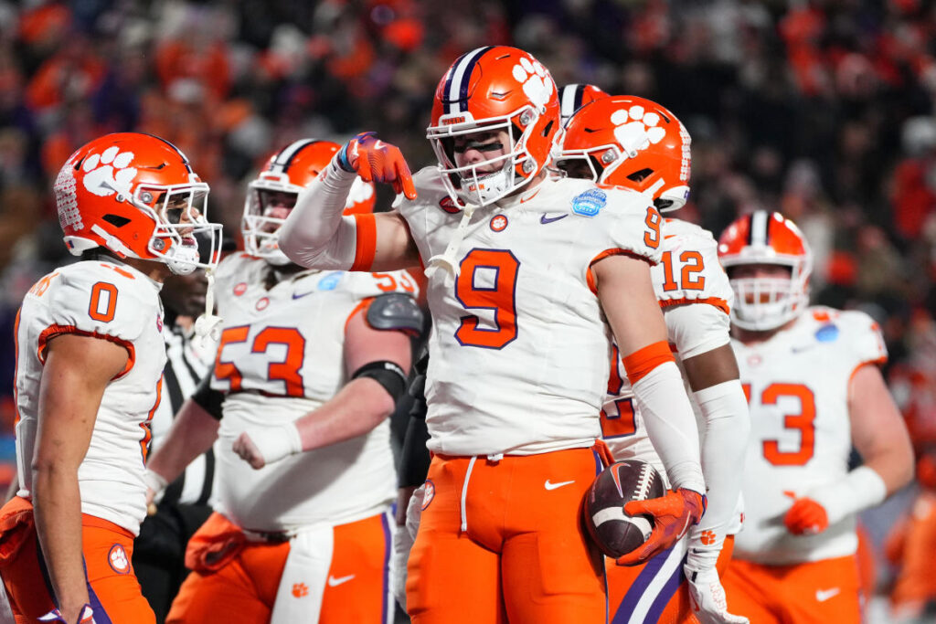 College football scores, results: Clemson caps off championship Saturday with last-second game-winning field goal