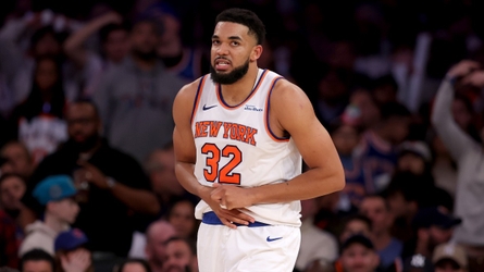 Knicks’ Karl-Anthony Towns sidesteps questions about possible thumb injury: ‘It is what it is’