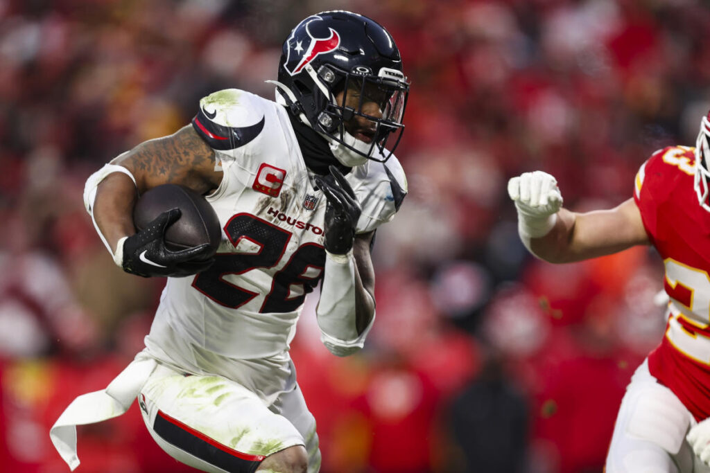 Texans RB Joe Mixon says NFL fined him $25K over ref criticism he didn’t make