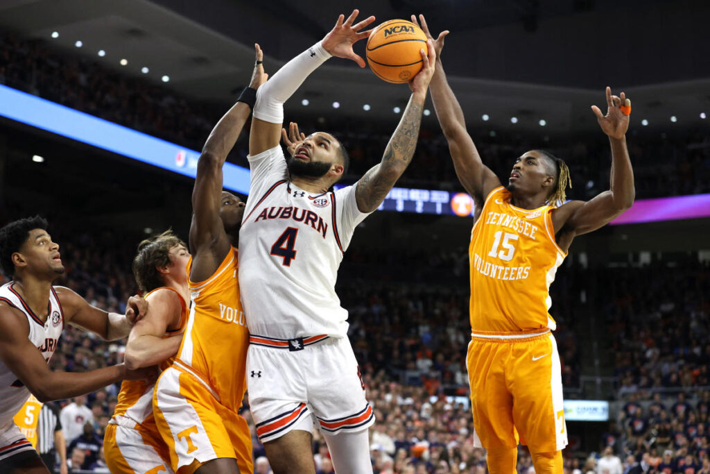 Men’s basketball AP poll: Johni Broome’s return powers Auburn past Tennessee to keep No. 1 spot