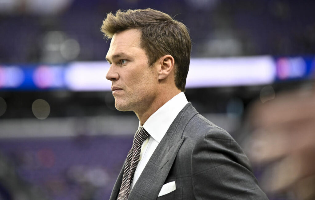 Tom Brady intends to continue broadcasting for Fox through duration of contract, says agent