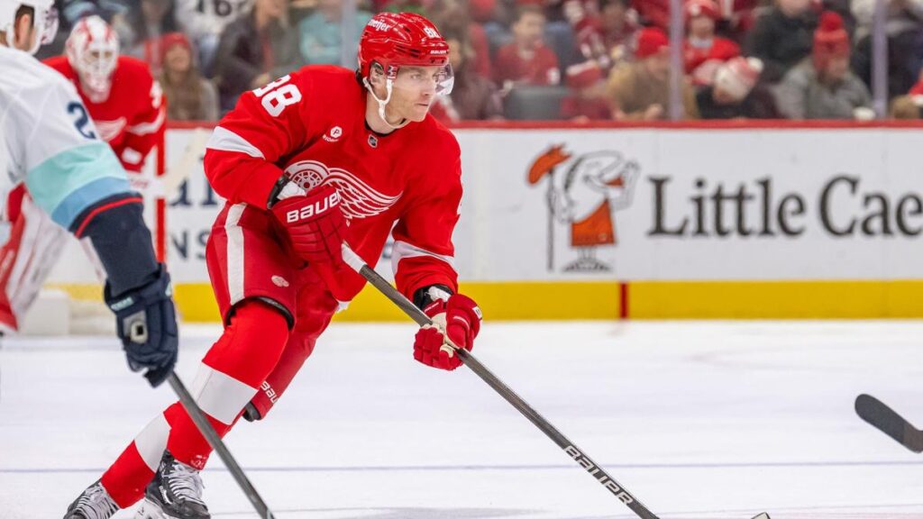 Red Wings overwhelm Kraken 6-2 for 7th straight win