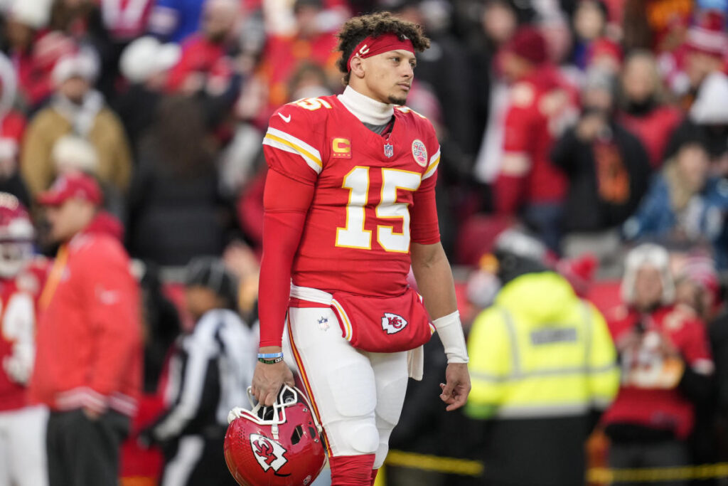 Chiefs went more than 2 months between turnovers, but cough it up vs. Bills