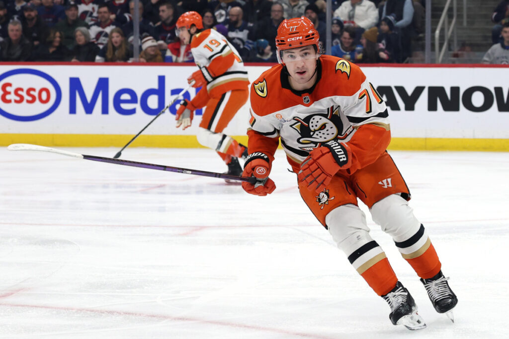 Frank Vatrano signs three-year extension with Ducks