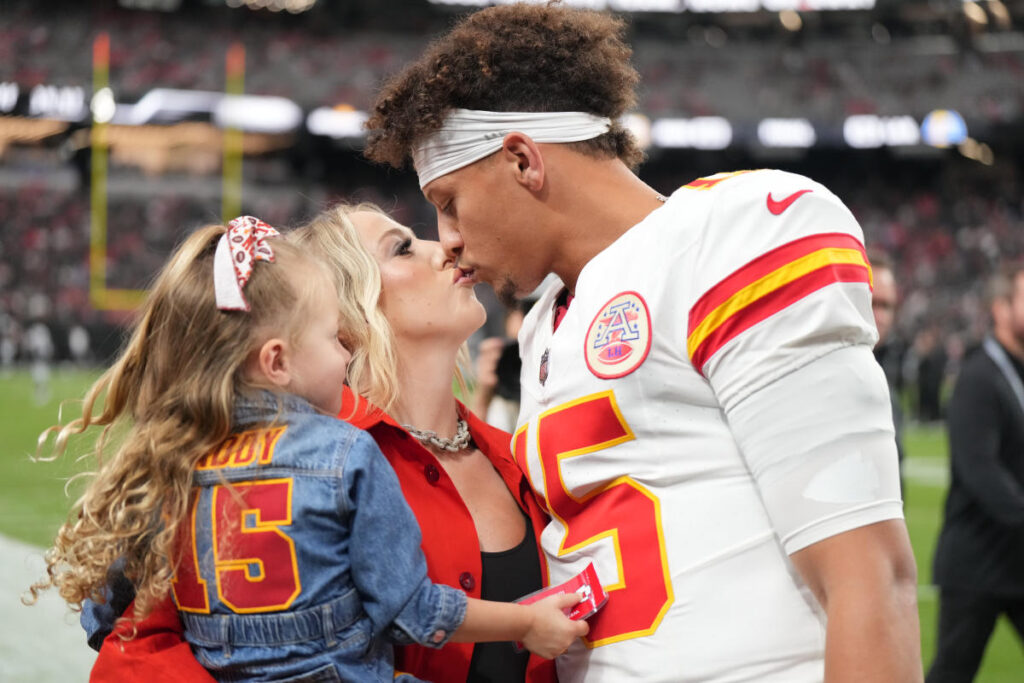 Patrick Mahomes and wife Brittany welcome 3rd child, Golden Raye, 6 days before Chiefs face Texans