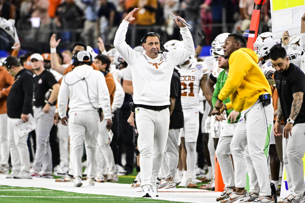 Steve Sarkisian reportedly signs extension to stay with Texas after turning down NFL interest