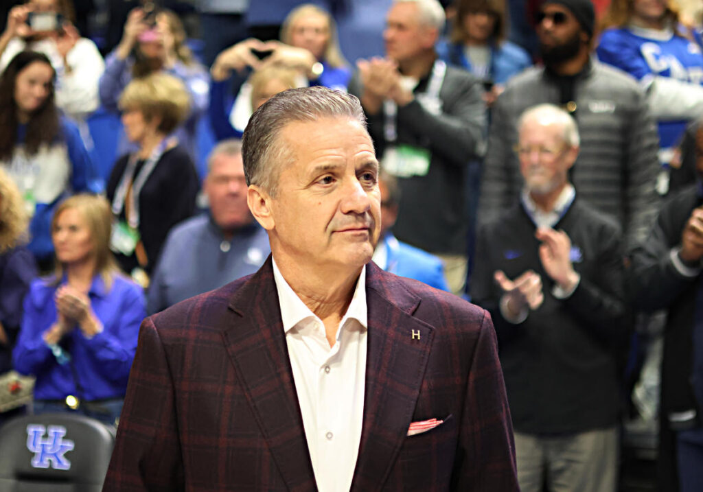 John Calipari greeted with chorus of boos in return to Kentucky