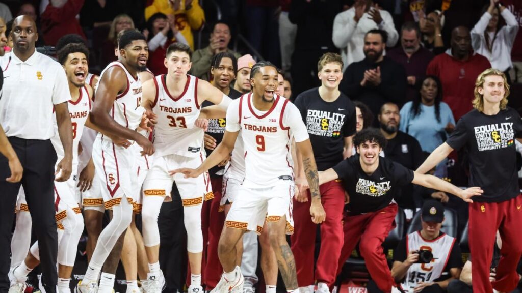 USC upsets No. 7 Michigan State 70-64, snaps 13-game streak for Spartans