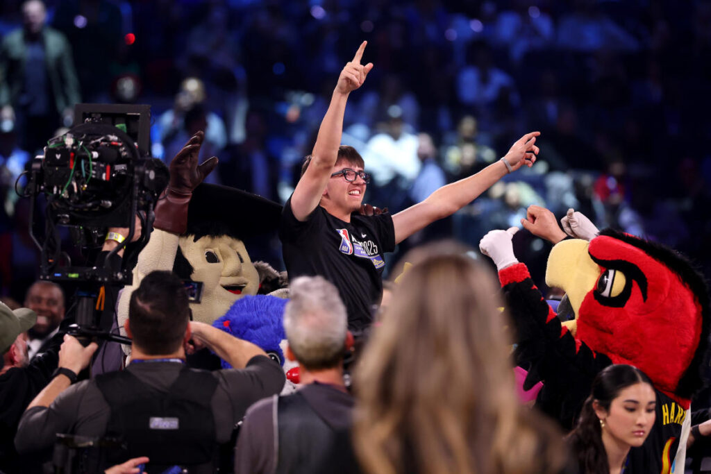 NBA All-Star Game: 18-year-old fan wins $100K by beating Damian Lillard in 3-point contest