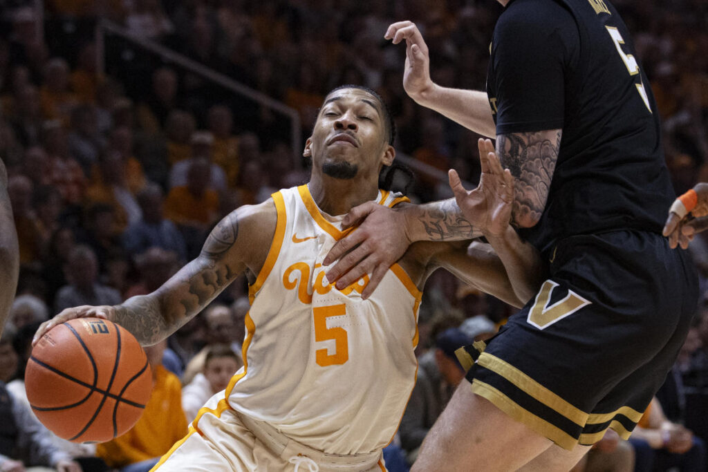 No. 5 Tennessee rallies from 16-point deficit to defeat Vanderbilt, 81-76