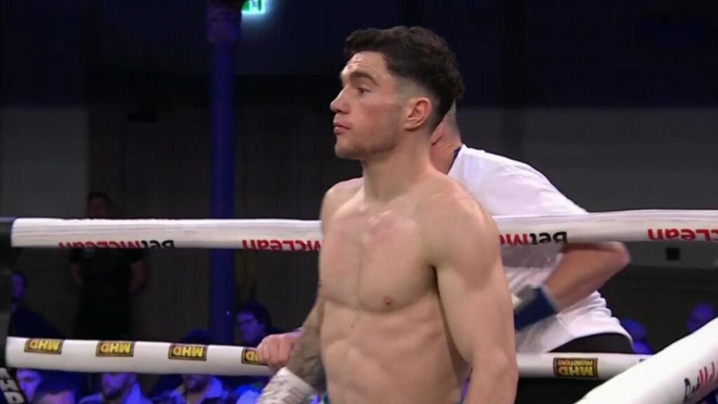 Boxer Cooney dies after title fight defeat