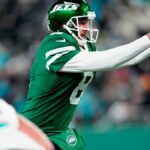 Report: Aaron Rodgers “pleaded” with Jets to keep him