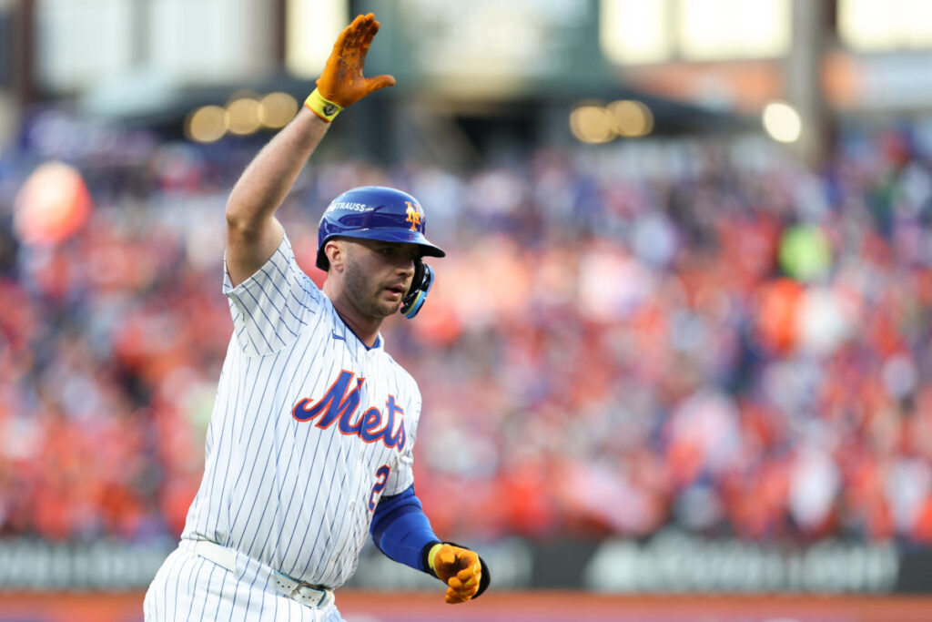 Pete Alonso reportedly returns to Mets on 2-year, $54 million deal