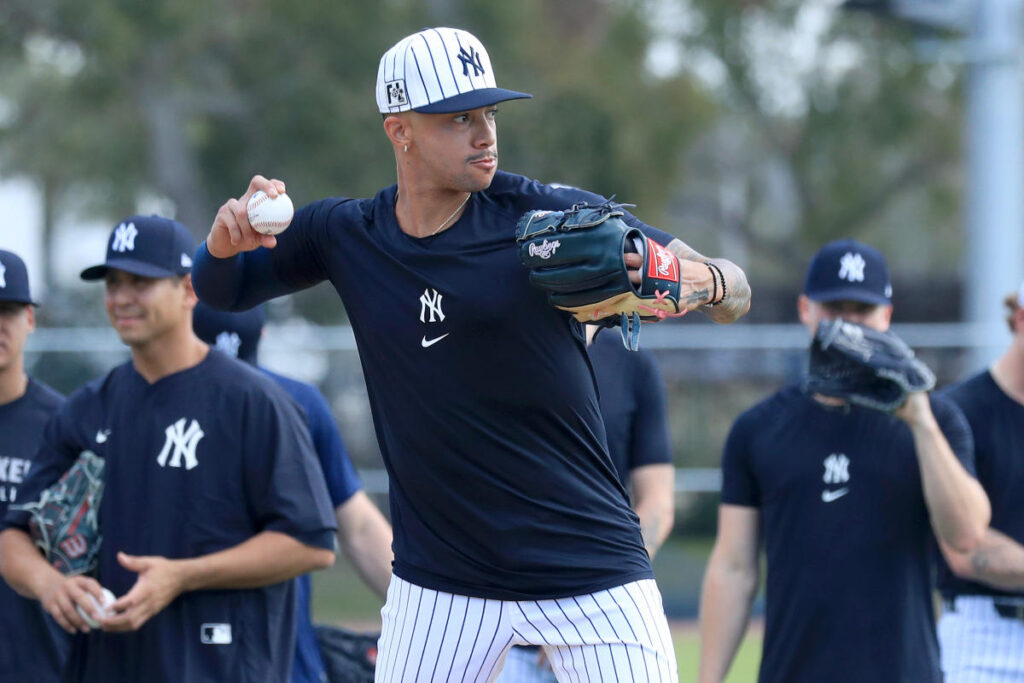 Devin Williams sneaks some forbidden beard into Yankees team photo