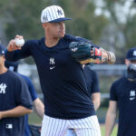 Devin Williams sneaks some forbidden beard into Yankees team photo