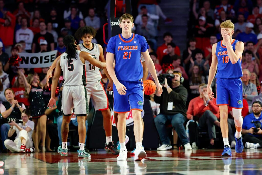 Georgia fends off late comeback attempt to stun No. 3 Florida, keep NCAA tournament hopes alive