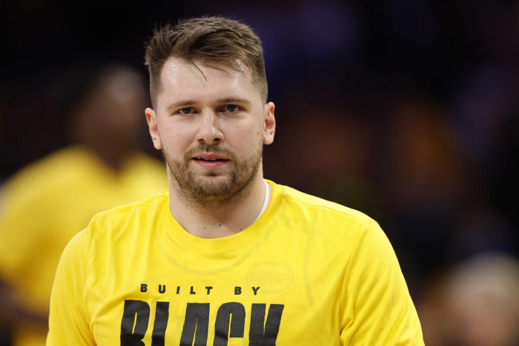 Luka Dončić makes Lakers debut alongside LeBron James in matchup vs. Jazz