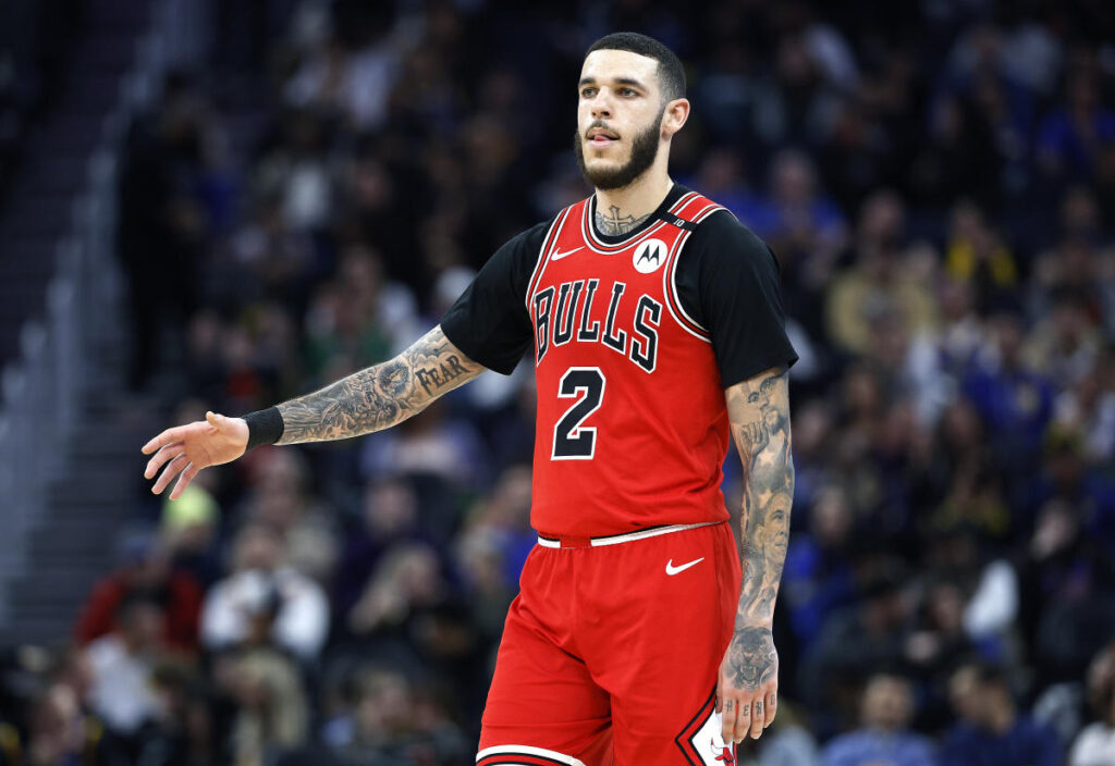 Lonzo Ball reaches 2-year, $20 million extension with Bulls amid trade talks