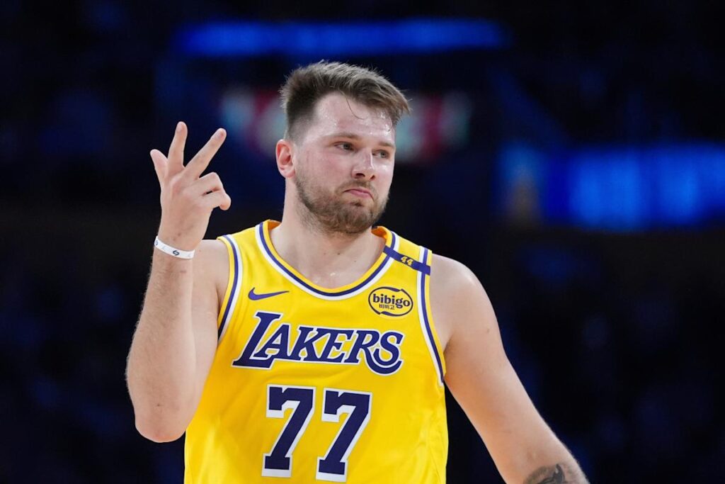 Lakers erase double-digit lead to beat Knicks in OT for 8th straight win, Luka Dončić posts 32 points and 12 assists