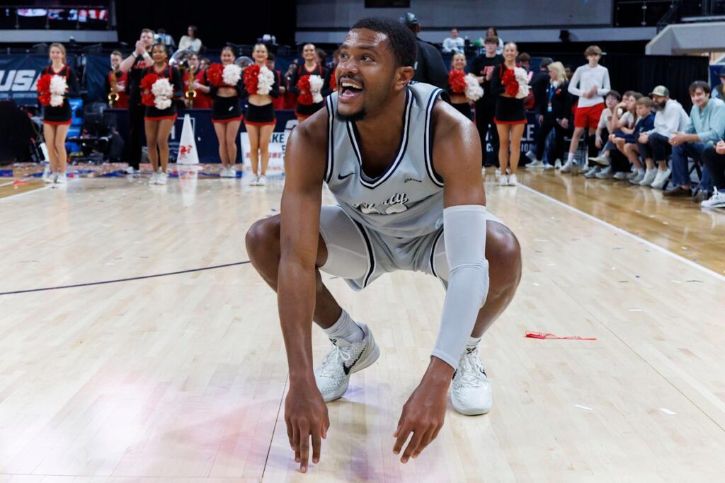 Metheny, Peter lead Liberty to its first CUSA tourney title with 79-67 win over Jacksonville State