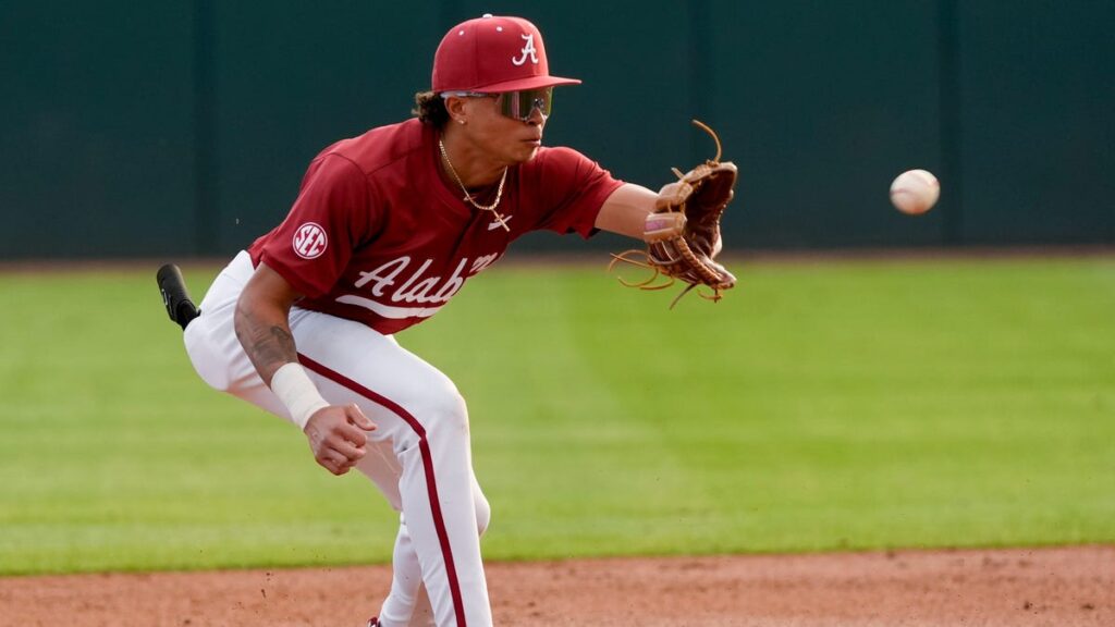 Alabama baseball sweeps Texas A&M to open SEC conference play