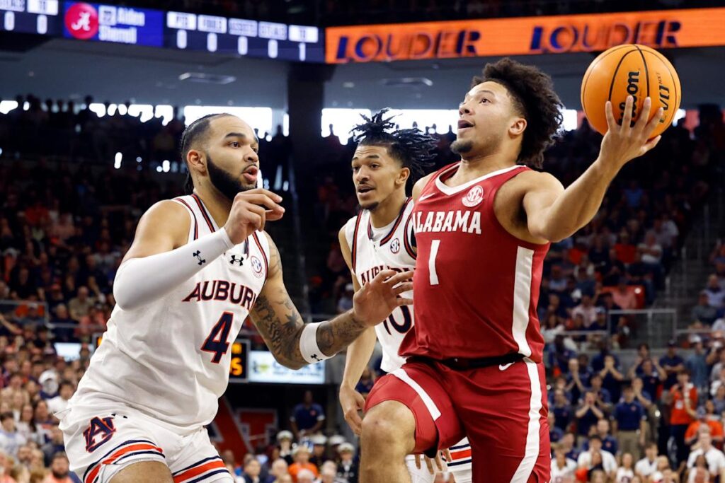 No. 7 Alabama stuns No. 1 Auburn, 93-91, on Mark Sears’ buzzer-beater in overtime