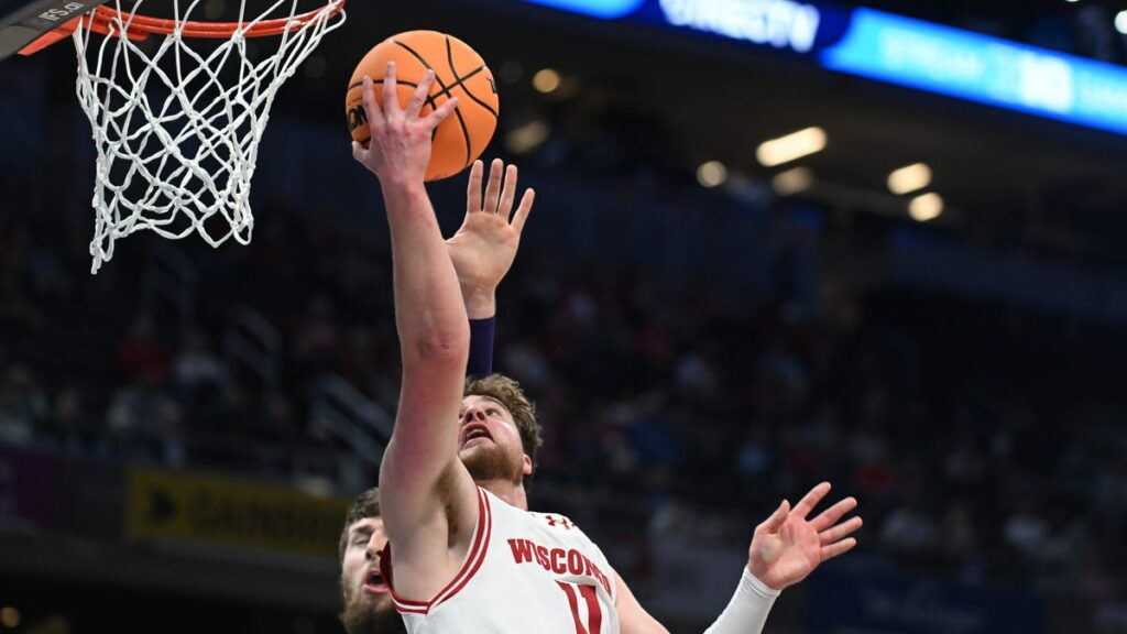 Wisconsin Basketball Nolan Winter Max Klesmit Northwestern Stats