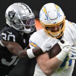 Raiders re-sign cornerback Darnay Holmes