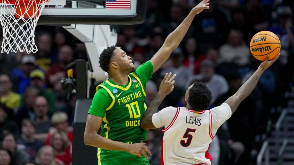 Oregon Basketball falls to Arizona in March Madness’ Second round