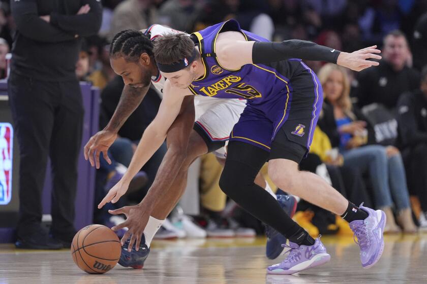 Austin Reaves leaves Lakers vs. Clippers after sustaining calf injury