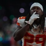 Kareem Hunt returns to Chiefs