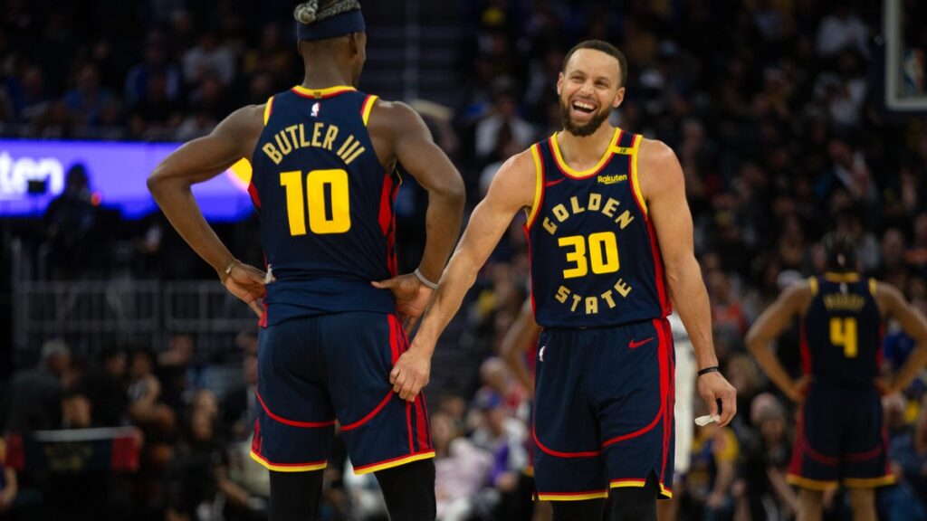 Jimmy Butler suits up in custom No. 30 Warriors jersey